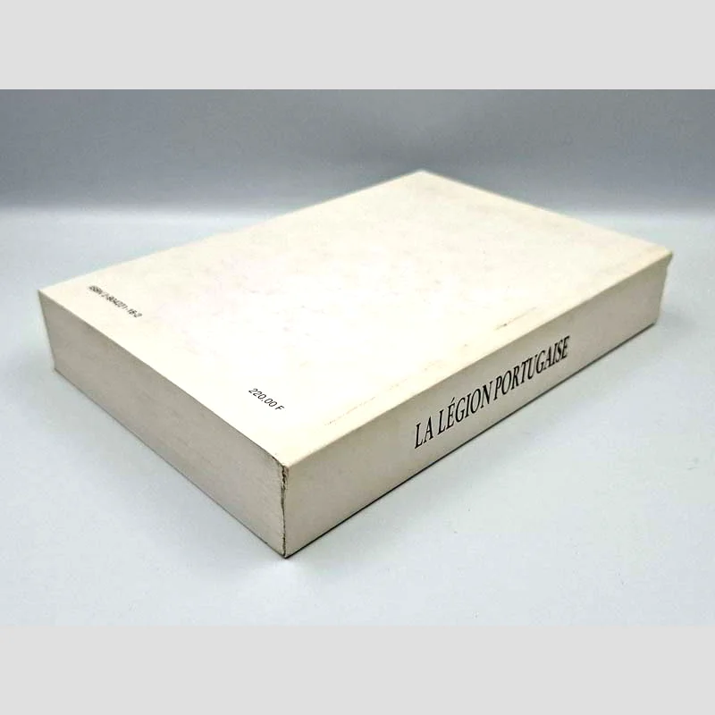 Photo du dos et de la tranche inférieure du livre La Légion Portugaise, édition C. Terana 1994.