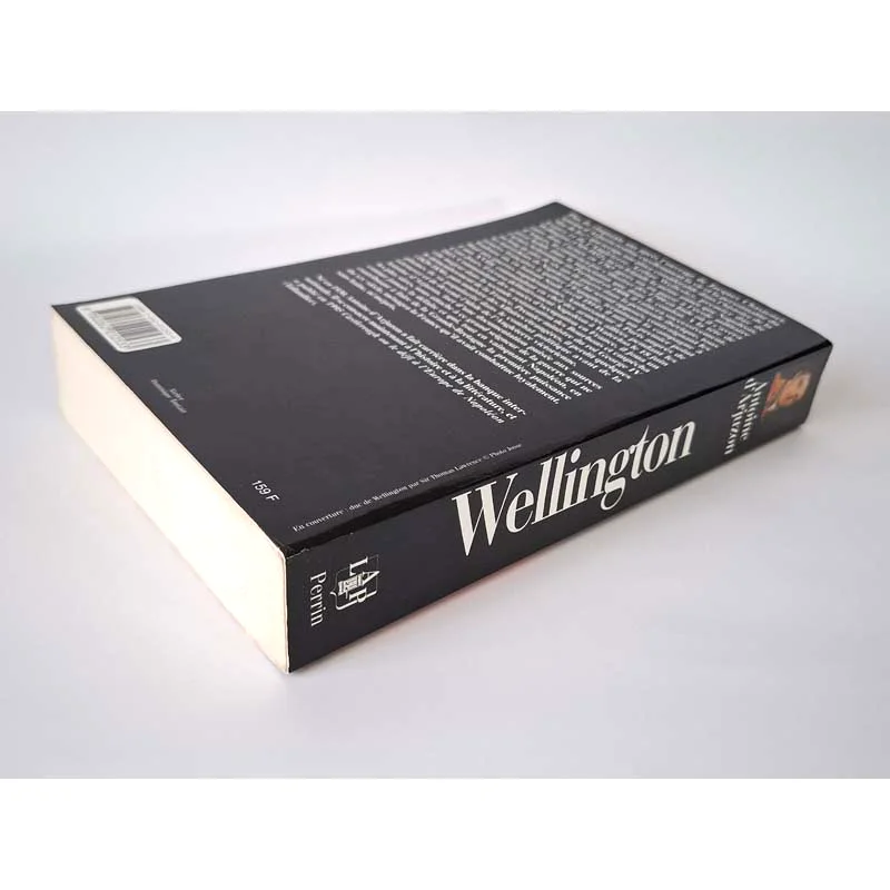 Vue d'ensemble de la quatrième de couverture et de la tranche inférieure du livre Wellington d'Antoine d'Arjuzon