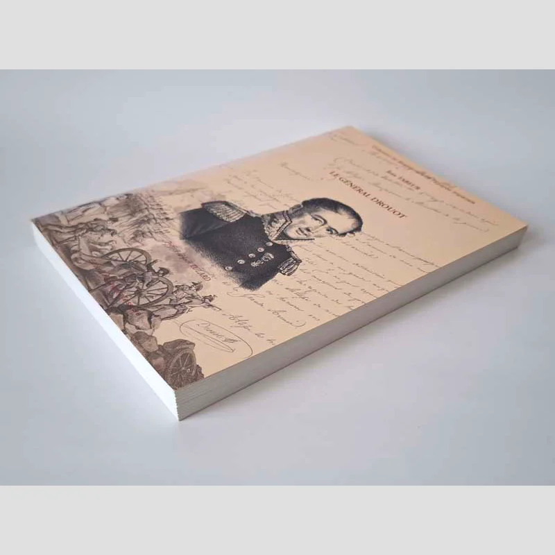 Vue de trois-quarts face de la couverture et de la tranche supérieure du livre Le Général Drouot de Jean Tabeur